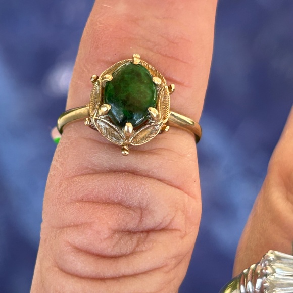 Jade and 10k gold ring - Picture 7 of 8